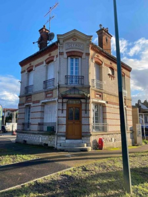 Maison chaleureuse en face de la forêt - proche INSEAD